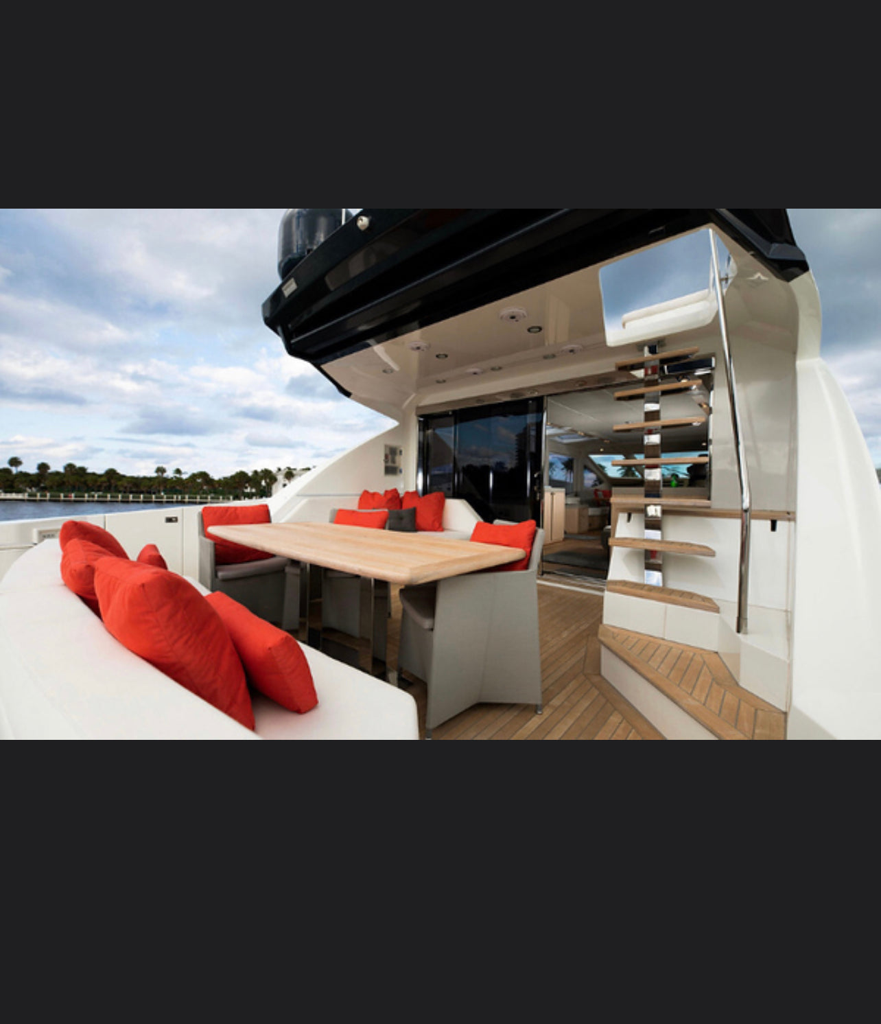 80FT LUXURY BOAT